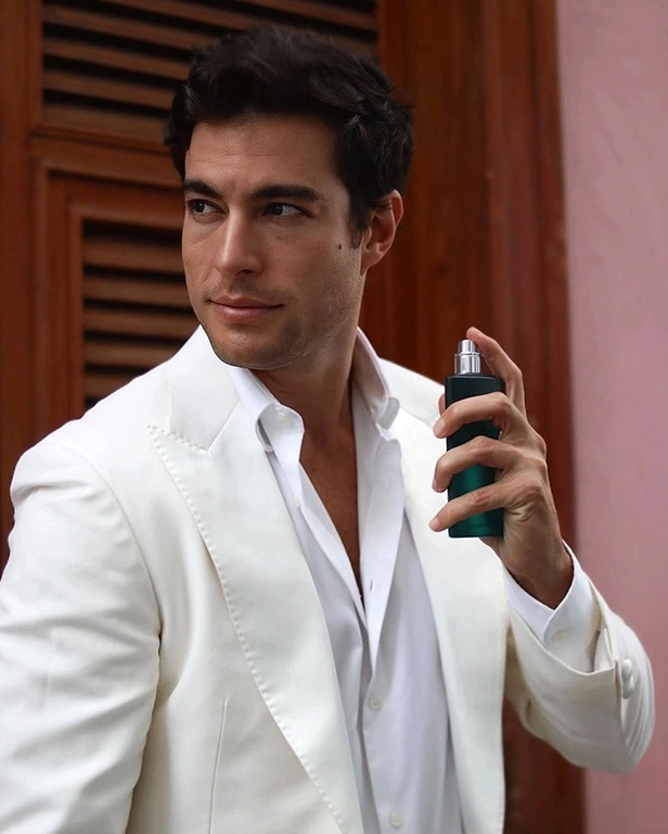 Esika-Danilo-Carrera